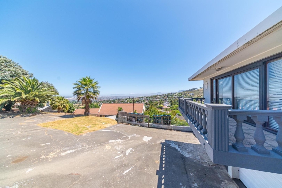 To Let 5 Bedroom Property for Rent in Loevenstein Western Cape